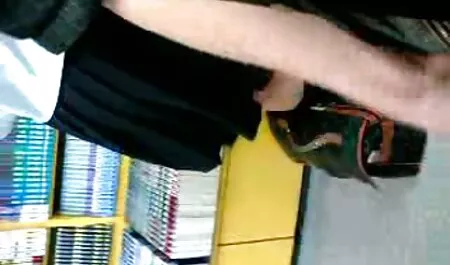 Äiti sukkasillaan ja musta ilmaisetporno tyttö perseessä.