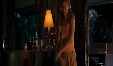 Miehen äiti on keittiössä ja vessassa on ilmaista lesbo pornoa maanantai.