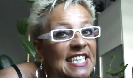 Hänen ilmaisia porno elokuvia kasvojensa kauneus.