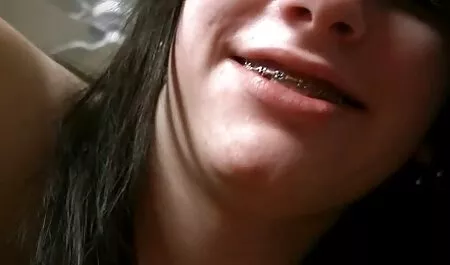 Illallisen jälkeen äiti ja tytär liittyvät heidän seuraansa. ilmaiset pano videot