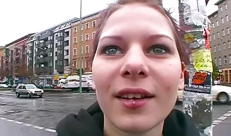 Vanha mies iso ilmaisporno musta kukko reiän läpi seinään