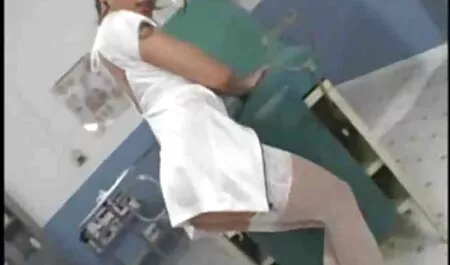 Blondi ja musta pornovideot kulli perse reunalla .
