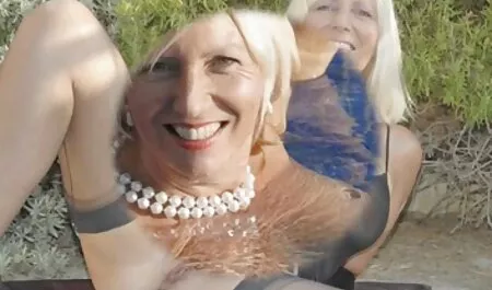 Valkoinen mies, hänen penis suussa kaksi isoa mustaa naista ja pelaajan niitä seksi videot ilmaiset hinttejä