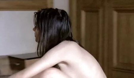 Hän suomalaisia seksielokuvia näyttää miehen ja tytön veljeltä.