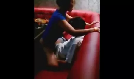 Nuolee persettä ja ilmaiset sexi videot Tyttöystävä perseeseen