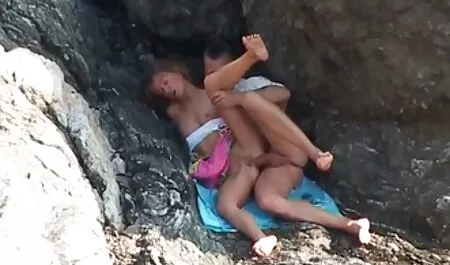 18-vuotias ilmaiset pornovideot kaunotar piilokameran edessä.