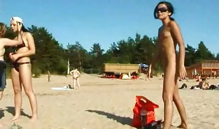 Mies sinisissä shortseissa venäläisen suun jälkeen Suihinotto ilmainen pornovideot