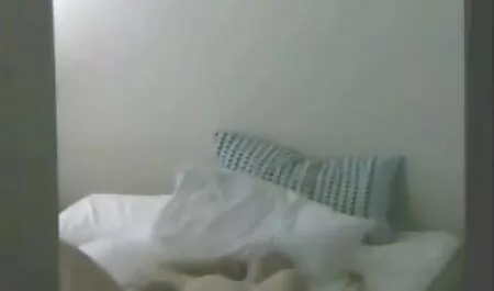 Turmeltunut ilmainen erotiikka Fantasia poikansa viettelemisestä.
