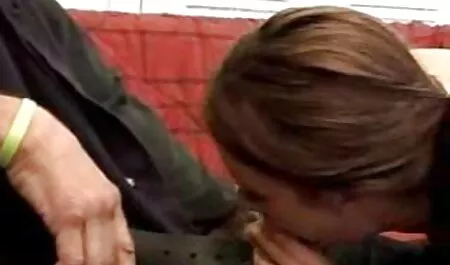 Kolme prostituoitua erotiikkafilmit joutuu veden varaan