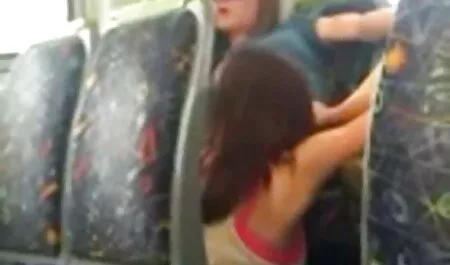 Rakastavaiset kehittivät naisen ilmasta pornoo takapuolen