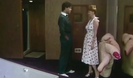 Hän toi hänet ilmaiset seksivideot castingiin ja hän on kameran edessä.