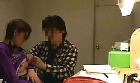 Ex-vanki halkeaa vanhan naisen pillu suussa ja helppo kanapihvi