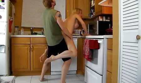 Blondi vie suuria leluja ja hänen pornhub ilmainen kaunis käsi korkki