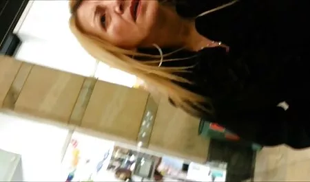 Kuuluisa pornofilmiä aviomies syö vaimoaan tämän nukkuessa.