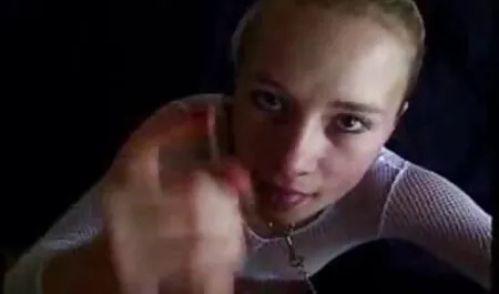 Prinsessa Ruusunen masturboidessa ilmainen porno