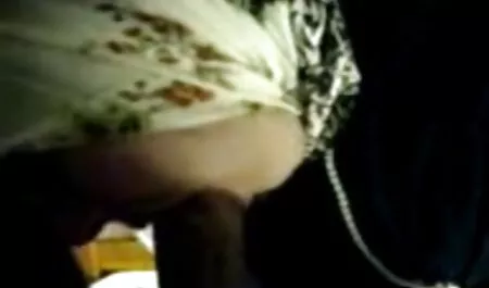 Otin tytön hanhineen ja revin heidät kappaleiksi. ilmaisetpornovideot