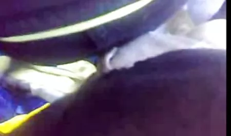 Trinity järjestää Ryhmäseksiä keittiön ilmaiset erotiikka videot pöydällä.