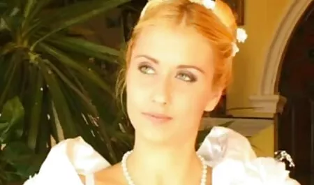 Otin kotimainen seksivideo rahat ja ojensin hänen jalkansa.
