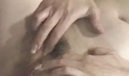 Chic, joka antaa ilmaista pornoa musta hattu ja mies