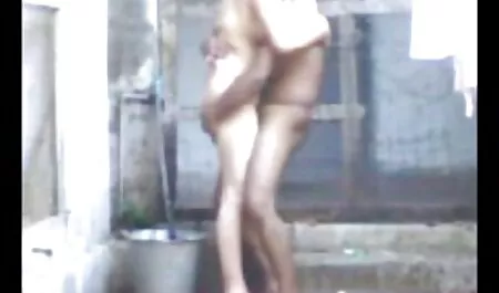 Hän ilmaisia pornovideot oli ihmisten käsissä ja alkoi nuolla spermaansa