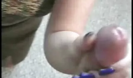 Blondi ahkera, pakottaa ihmiset kaksi kertaa peräkkäin ilmaista pornoa